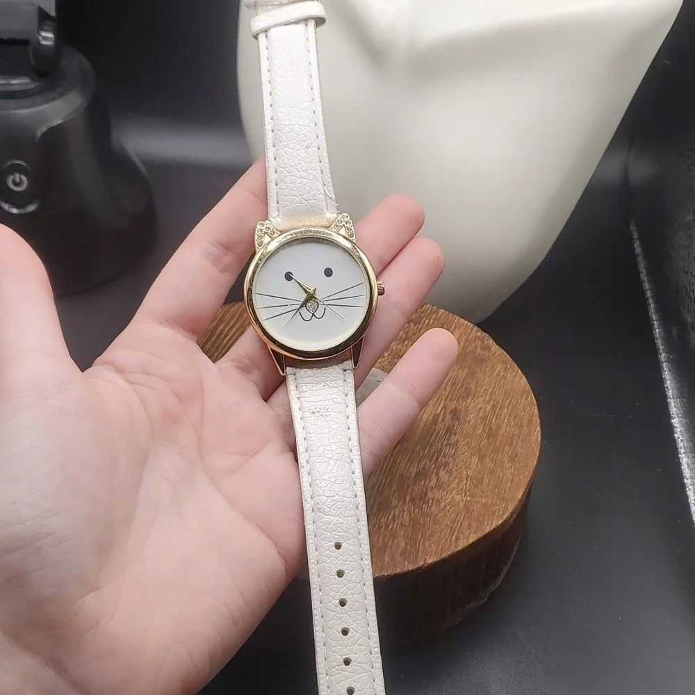 B2723‎ kitty cat watch white leather needs batteries